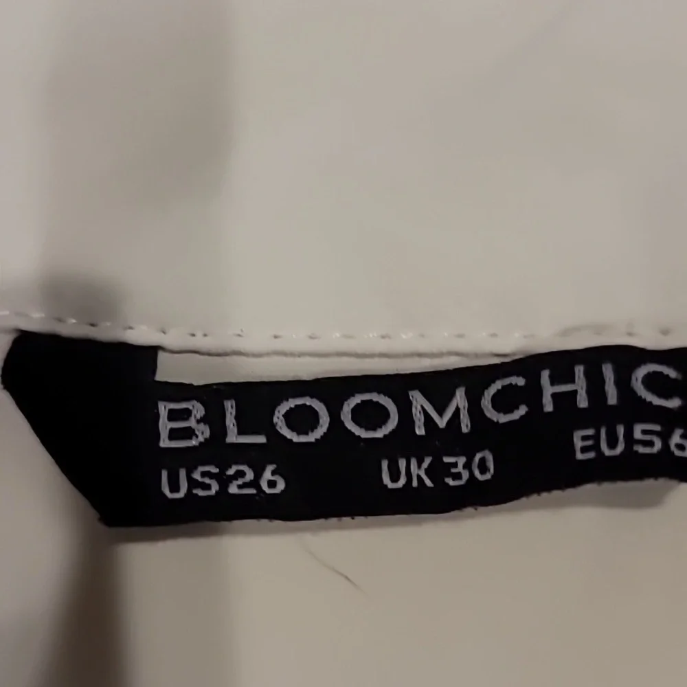 BloomChic Blouse with Eyelet Sleeves White 26 - Picture 6 of 11